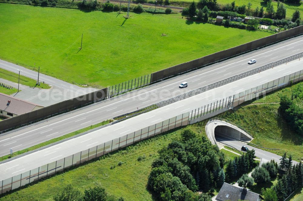 Aerial image Triptis - Bauwerke und Streckenführung der BAB Bundesautobahn A9 mit bisher vier Fahrstreifen. Derzeit laufen Vorbereitungsarbeiten für den sechsspurigen Ausbau der Autobahn 9 zwischen Triptis und Schleiz durch das deutsch-französisches Konsortium EUROVIA VINCI. Es ist das letzte Projekt im Rahmen des Verkehrsprojekt Deutsche Einheit Nummer zwölf der DEGES. Buildings and route of the motorway A9.