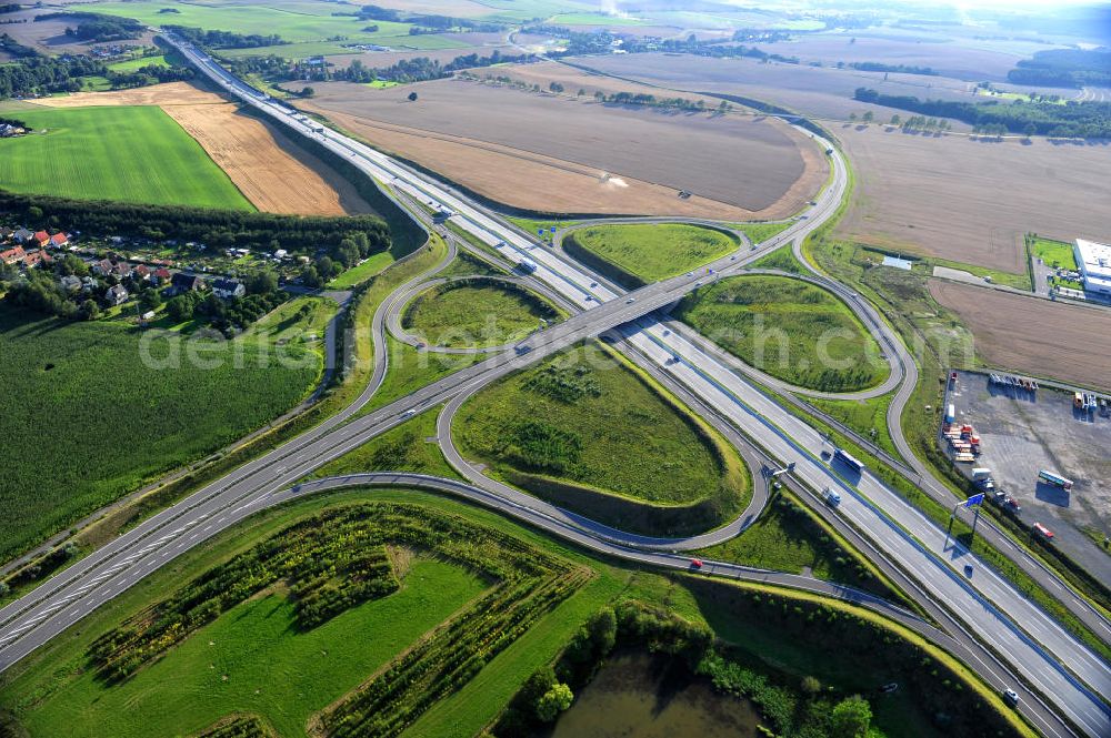 Aerial image Triptis - Kreuz der Autobahnabfahrt der BAB Bundesautobahn A9 zur Bundesstraße B 281. Derzeit laufen Vorbereitungsarbeiten für den sechsspurigen Ausbau der Autobahn 9 zwischen Triptis und Schleiz durch das deutsch-französisches Konsortium EUROVIA VINCI. Es ist das letzte Projekt im Rahmen des Verkehrsprojekt Deutsche Einheit Nummer zwölf der DEGES. Buildings and route of the motorway A9.