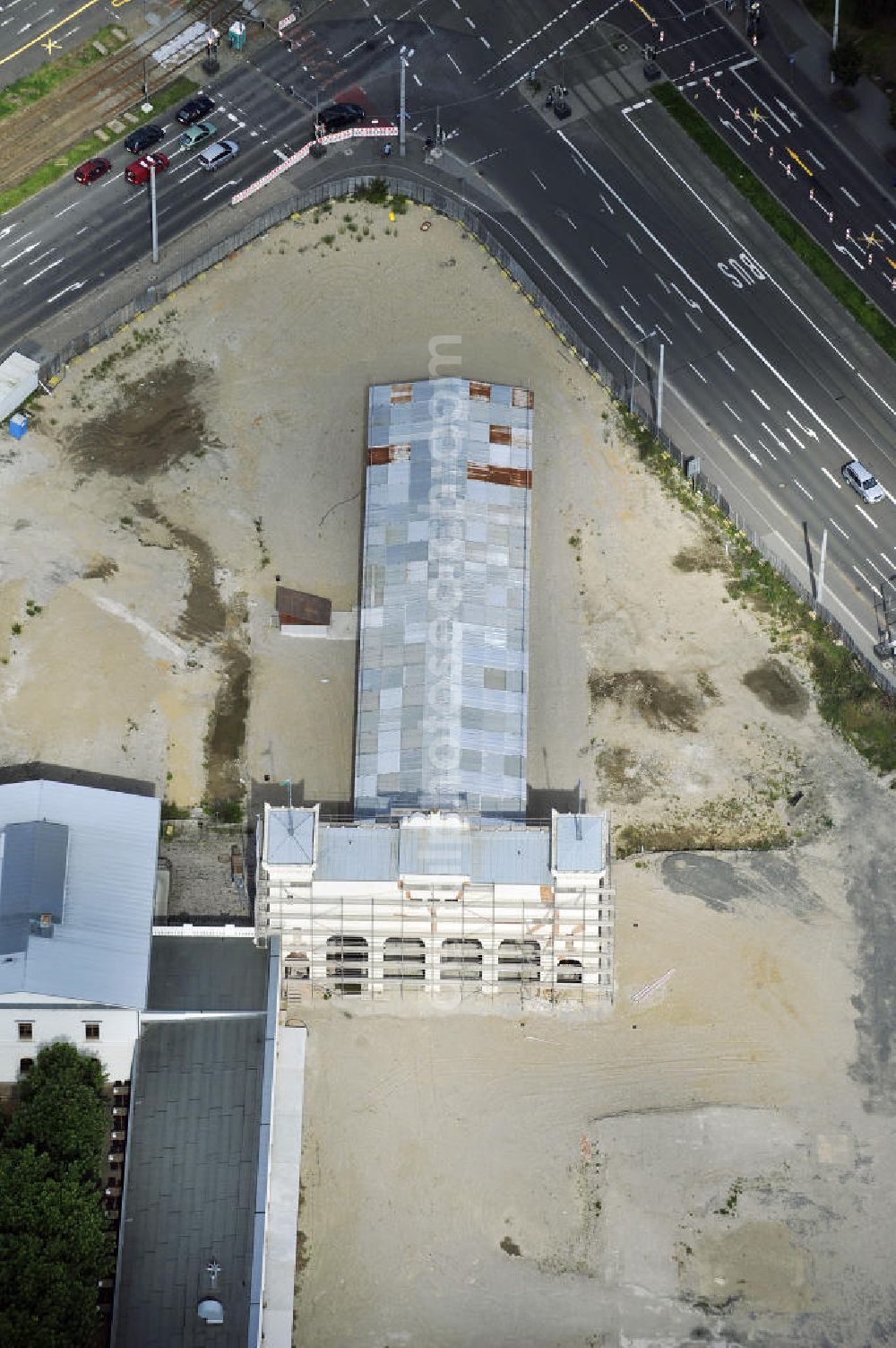 Aerial image Leipzig - Blick den Bayerischen Bahnhof mit der Baustelle City-Tunnel Leipzig. Der City-Tunnel ist ein noch im Bau befindlicher Eisenbahntunnel für die S-Bahn der Innenstadt in Leipzig mit zwei Tunnelröhren und einem Gleis je Richtung. View the Bavarian railway station with the construction site City-Tunnel Leipzig. Projektsteuerung durch die SCHÜßLERPLAN Ingenieurgesellschaft -