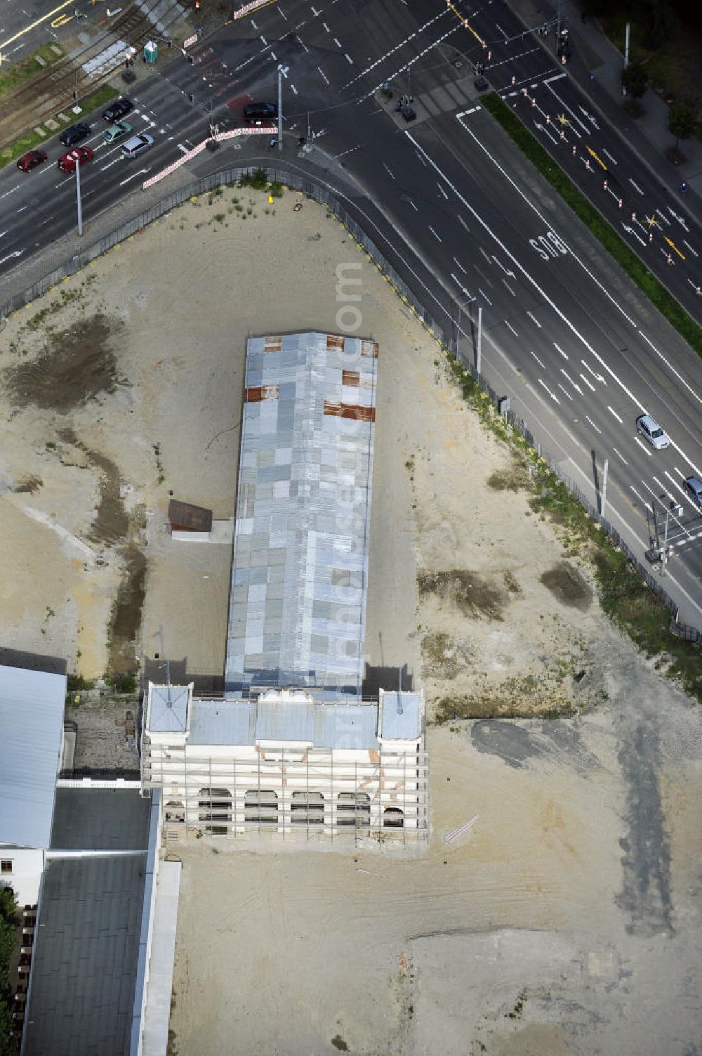 Leipzig from above - Blick den Bayerischen Bahnhof mit der Baustelle City-Tunnel Leipzig. Der City-Tunnel ist ein noch im Bau befindlicher Eisenbahntunnel für die S-Bahn der Innenstadt in Leipzig mit zwei Tunnelröhren und einem Gleis je Richtung. View the Bavarian railway station with the construction site City-Tunnel Leipzig. Projektsteuerung durch die SCHÜßLERPLAN Ingenieurgesellschaft -