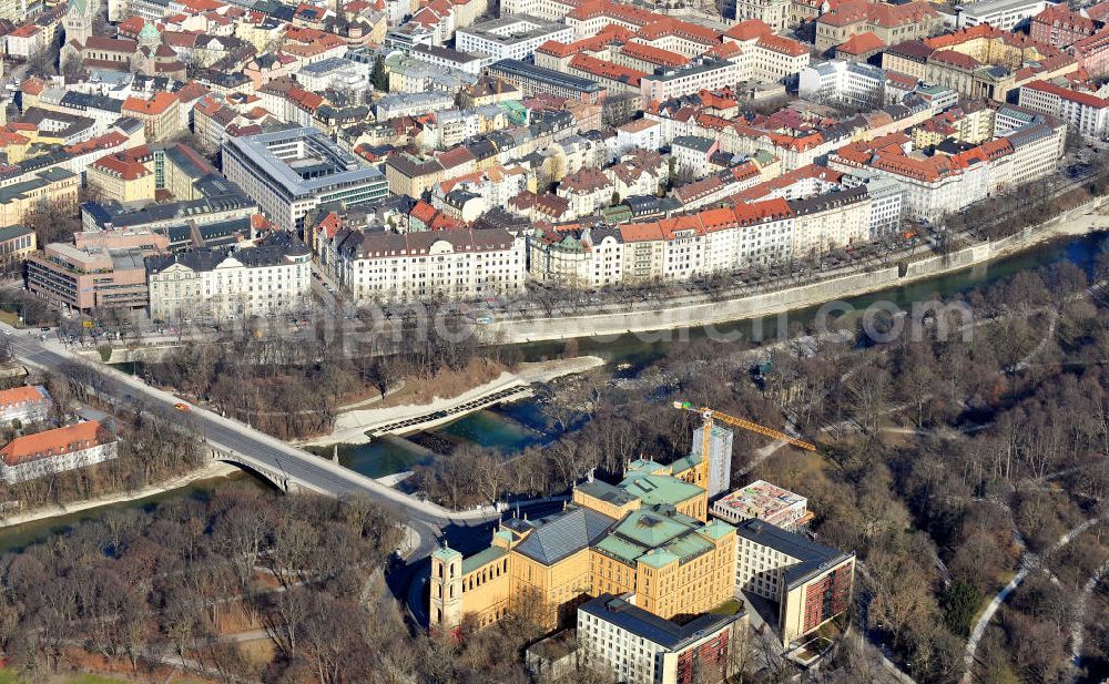 Aerial image München - Blick auf den Bayerischen Landtag (Maximilianeum) und ein Wohngebiet des Münchener Stadtteils Lehel am Fluss Isar. View on the Bavarian Parliamanet (Maximilianeum) and a housing area in the Munich district Lehel at the river Isar.