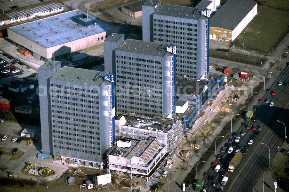 Aerial photograph Berlin-Hohenschönhausen - BCA-Hotelumbau an der Landsberger Allee