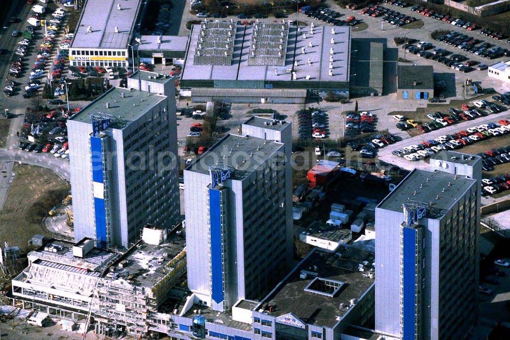 Berlin-Hohenschönhausen from above - BCA-Hotelumbau an der Landsberger Allee