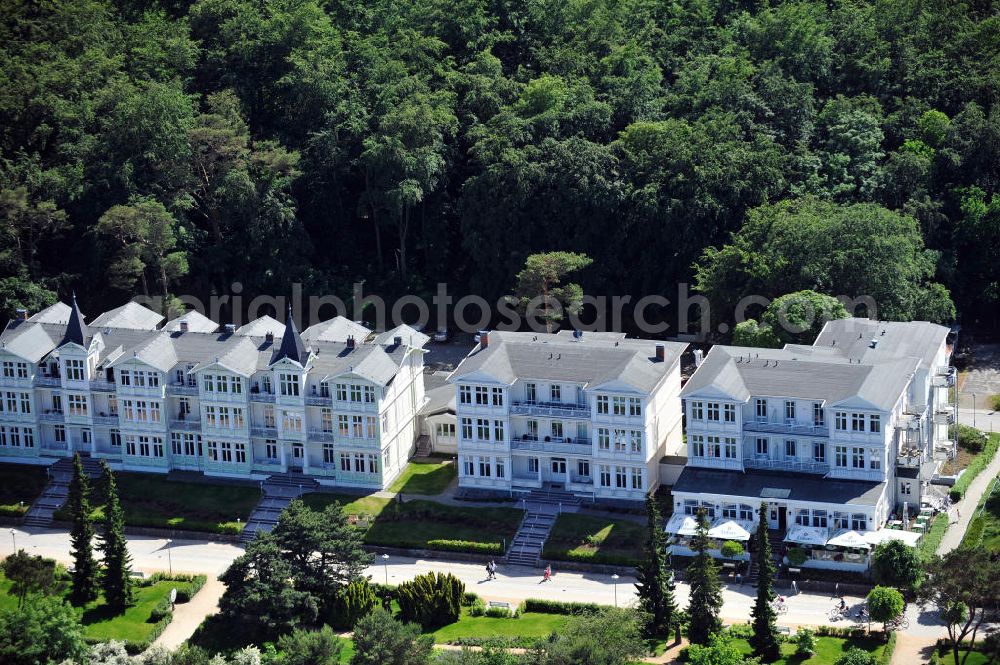 Aerial photograph Zinnowitz - Appartmenthäuser / Ferienwohnungen im Stil der Bäderarchitektur in Zinnowitz auf der Insel Usedom in Mecklenburg-Vorpommern. Apartment buildings / holiday apartment Zinnowitz with the lido architecture style at the island Usedom in Mecklenburg-Western Pomerania.