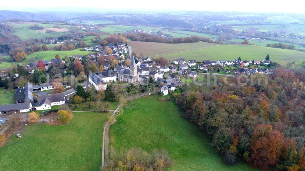 Hennef (Sieg) from the bird's eye view: The village of Boedingen in the state North Rhine-Westphalia, Germany