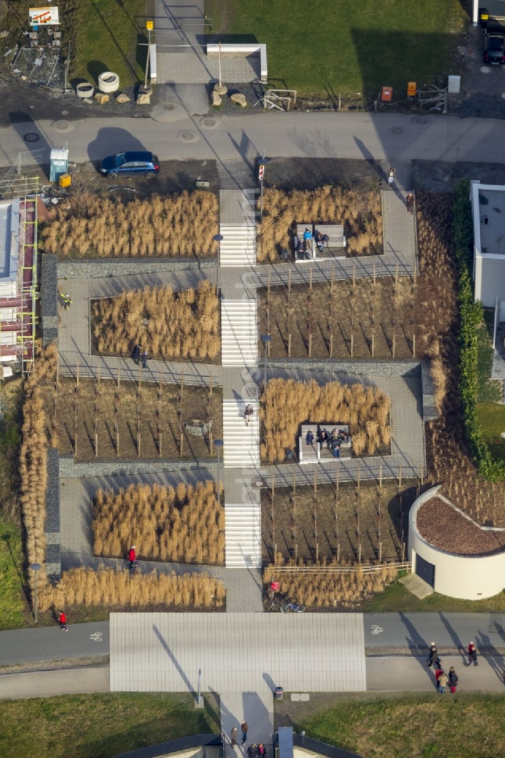 Aerial photograph Dortmund - Redevelopment of the shore of the lake Phoenix-See with a view of an experienceable green space laid out newly in Dortmund in the state North Rhine-Westphalia