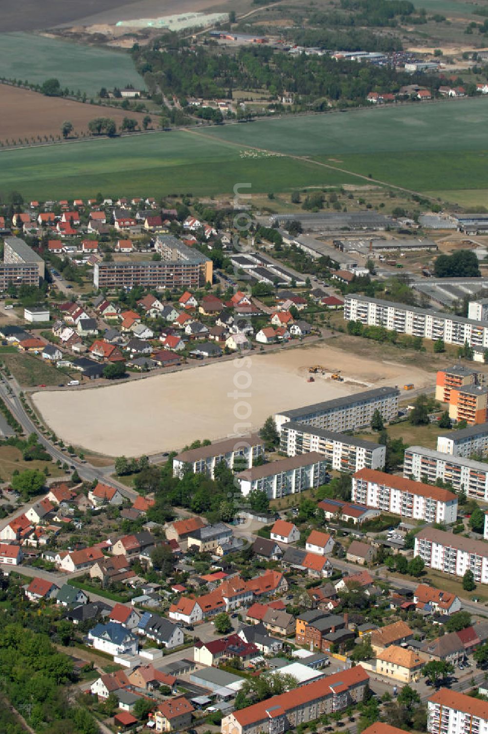 Aerial image Schwedt - Blick auf das Bebauungsgebiet / Planungsfläche Flur 54 Ferdinand-von-Schill-Straße und Fritz-Krumbach-Straße im Stadtteil Neue Zeit, ein ehemaliges Kraftverkehrsgelände mit Garagen.