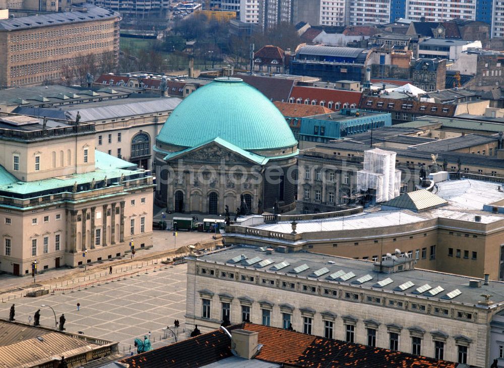 Berlin from above - Blick über das Alte Palais und die Alte Bibliothek bzw. Juristische Fakultät auf den Bebelplatz mit der Staatsoper Unter den Linden und der Sankt-Hedwigs-Kathedrale in Berlin-Mitte. View over the Old Palace and the Alte Bibliothek of the Humboldt University law faculty on the public square Bebelplatz with the State Opera and the St. Hedwig´s Cathedral.