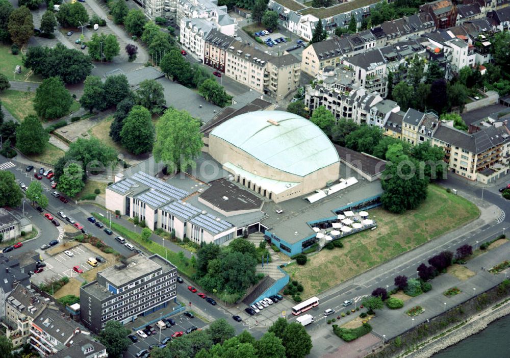 Aerial image BONN - Die Beethovenhalle ist ein Veranstaltungs- u. Tagungsort für Bonn. Seit ihrer Einrichtung besteht ihre zentrale Aufgabe in der Musikpflege des Bonner Musikers Ludwig van Beethoven. Prominente Künstler aus der ganzen Welt gastieren in dieser Halle. Sie gilt als Wahrzeichen und Symbol der historischen Hauptstadtfunktion.