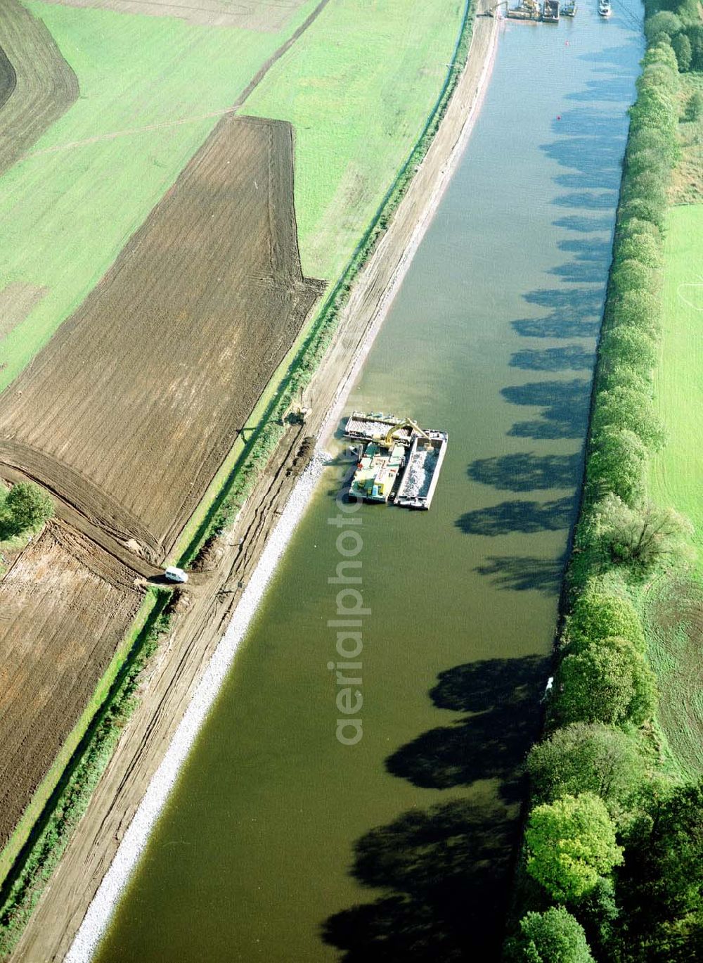 Parchau from above - Befestigung der Umleitung des Elbe - Havel - Kanal im Bereich von Parchau.