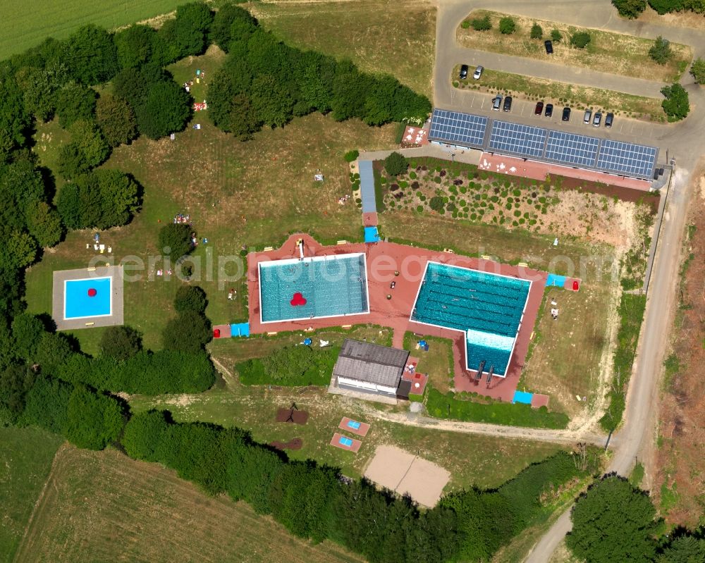 Aerial image Rhaunen - Heated outdoor pool in Idar Rhaunen in Rhineland-Palatinate