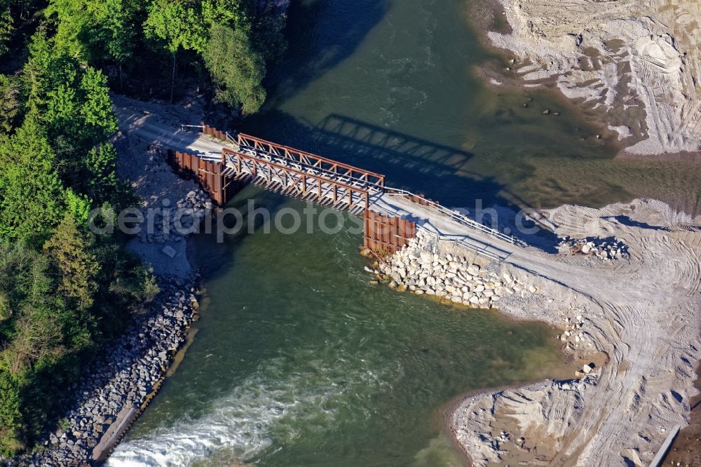 Aerial photograph Baierbrunn - Temporary bridge at the Isar weir at Baierbrunn in the district of Munich in Bavaria