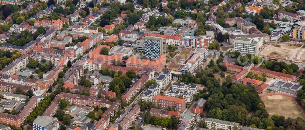 Kiel from the bird's eye view: Authorities and clinic and school in the Brunswik district of Kiel in Kiel in the state Schleswig-Holstein, Germany