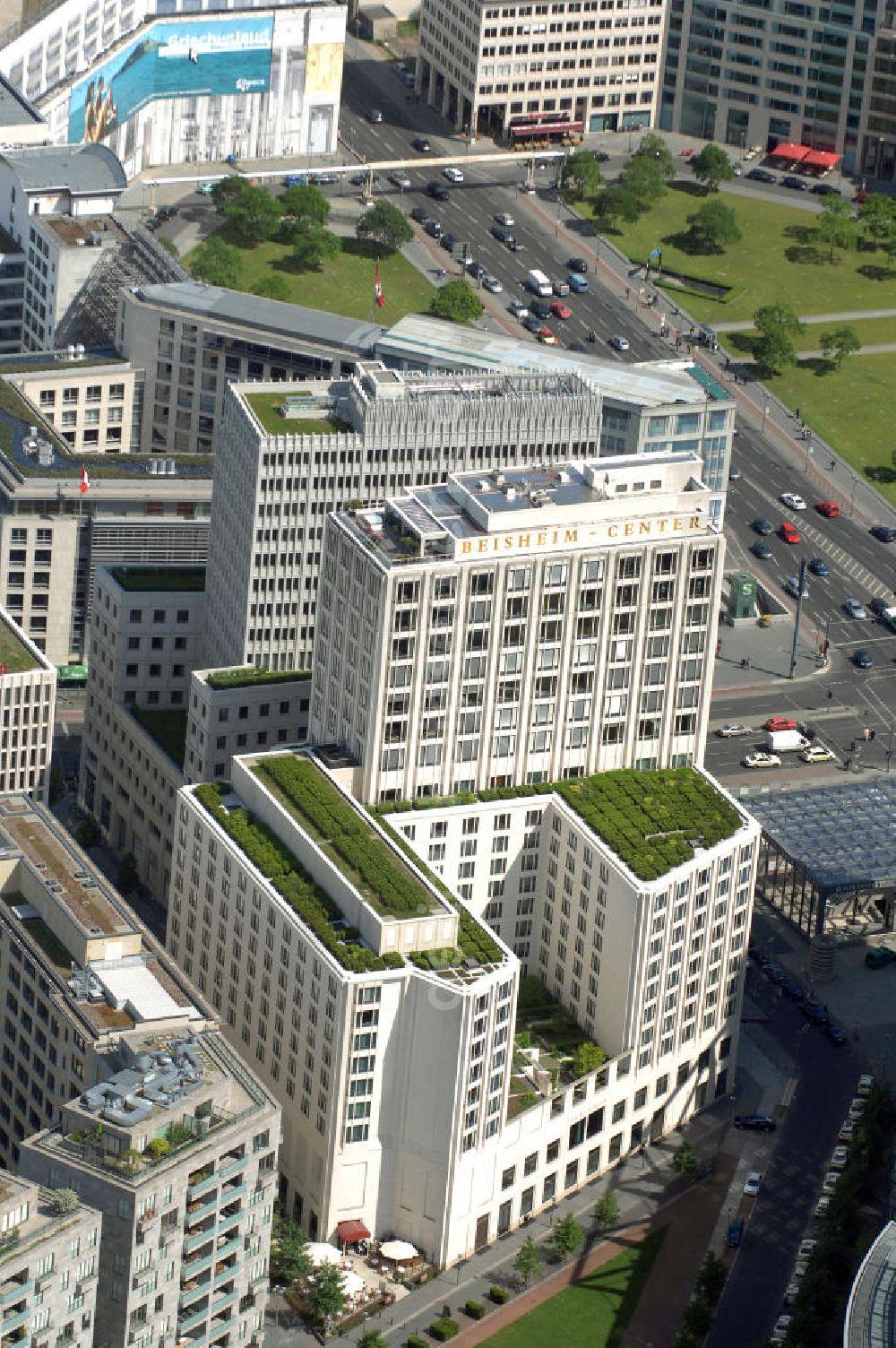 Aerial image Berlin - Blick auf das Beisheim Center am Potsdamer Platz im Berliner Ortsteil Tiergarten. Mit der Fertigstellung und Eröffnung des Beisheim Centers im Januar 2004 wurde die Bebauung des Potsdamer Platz und damit das größte Projekt des Berliner Stadtumbaus abgeschlossen.