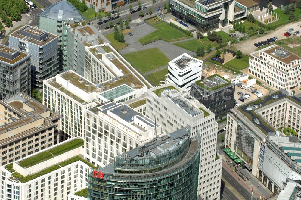 Berlin from above - Blick auf das Beisheim Center am Potsdamer Platz im Berliner Ortsteil Tiergarten. Mit der Fertigstellung und Eröffnung des Beisheim Centers im Januar 2004 wurde die Bebauung des Potsdamer Platz und damit das größte Projekt des Berliner Stadtumbaus abgeschlossen.