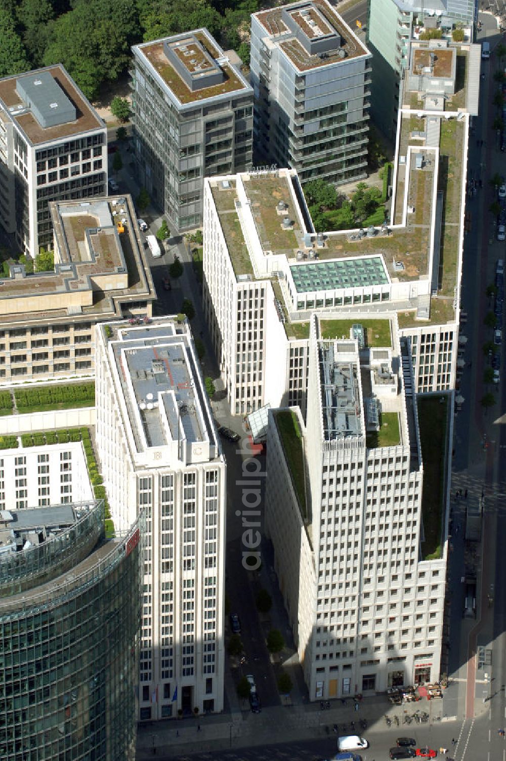 Berlin from the bird's eye view: Blick auf das Beisheim Center am Potsdamer Platz im Berliner Ortsteil Tiergarten. Mit der Fertigstellung und Eröffnung des Beisheim Centers im Januar 2004 wurde die Bebauung des Potsdamer Platz und damit das größte Projekt des Berliner Stadtumbaus abgeschlossen.