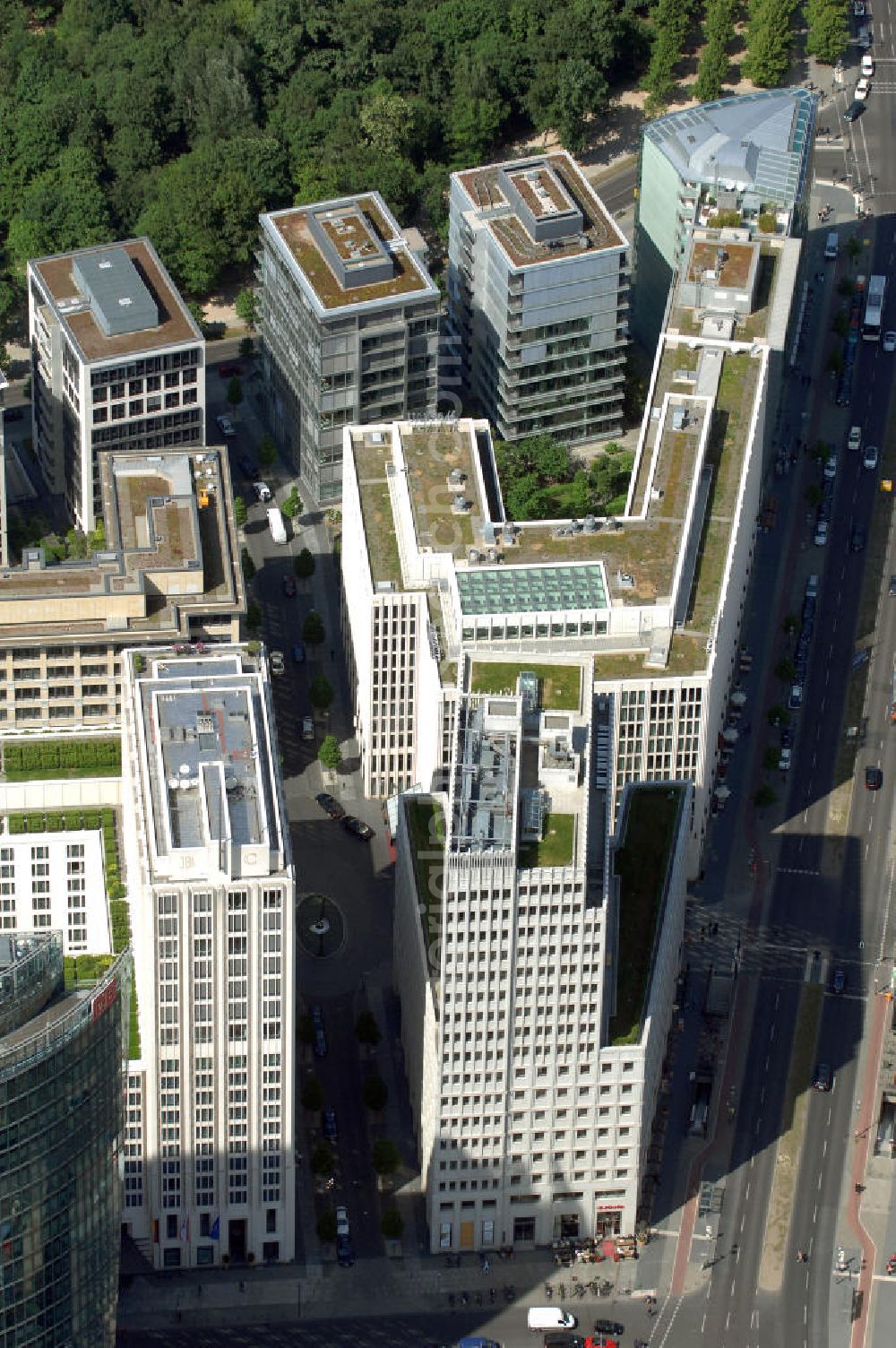 Aerial image Berlin - Blick auf das Beisheim Center am Potsdamer Platz im Berliner Ortsteil Tiergarten. Mit der Fertigstellung und Eröffnung des Beisheim Centers im Januar 2004 wurde die Bebauung des Potsdamer Platz und damit das größte Projekt des Berliner Stadtumbaus abgeschlossen.