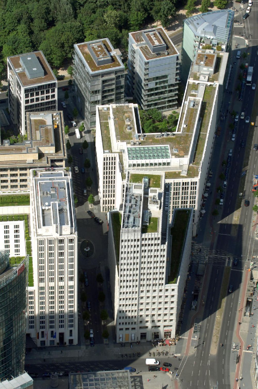 Aerial photograph Berlin - Blick auf das Beisheim Center am Potsdamer Platz im Berliner Ortsteil Tiergarten. Mit der Fertigstellung und Eröffnung des Beisheim Centers im Januar 2004 wurde die Bebauung des Potsdamer Platz und damit das größte Projekt des Berliner Stadtumbaus abgeschlossen.