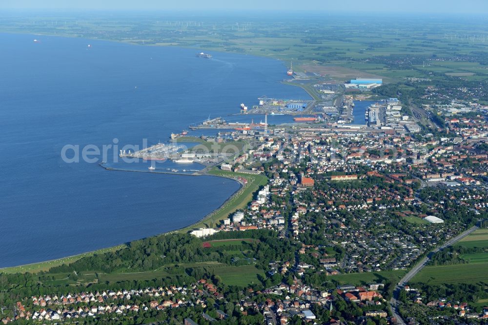 Cuxhaven from above - Loading loading dock in the harbor area of the port with the Americas Pier Steubenhoeft in Cuxhaven in Lower Saxony