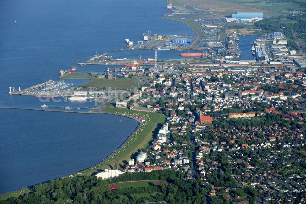 Aerial photograph Cuxhaven - Loading loading dock in the harbor area of the port with the Americas Pier Steubenhoeft in Cuxhaven in Lower Saxony