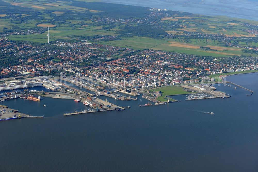 Cuxhaven from the bird's eye view: Loading loading dock in the harbor area of the port with the Americas Pier Steubenhoeft in Cuxhaven in Lower Saxony