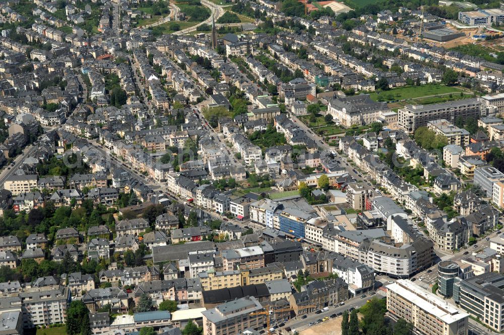 Luxemburg from the bird's eye view: Blick auf den Stadtteil Belair. Nach links verläuft die Avenue du 10 Septembre, nach rechts die Avenue Gaston Diderich.