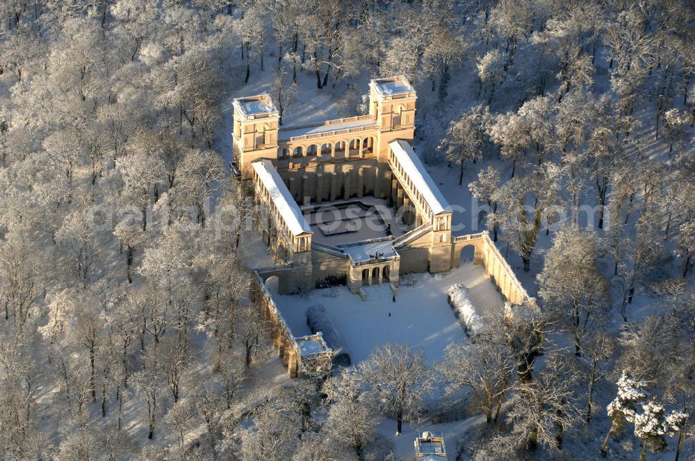 Aerial image POTSDAM - Blick auf Schloss Belvedere auf dem Pfingstberg bei Schnee im Winter. Das Belvedere ist ein zum Ensemble Potsdamer Schlösser und Gärten gehörendes Schloss nördlich des Neuen Gartens. Es wurde wegen der schönen Aussicht unter Friedrich Wilhelm IV. errichtet und ist nur ein Teil eines ursprünglich wesentlich umfangreicheren Bauvorhabens. Erbaut 1847 bis 1852 und 1860 bis 1863. 1999 wurde es in die Liste des UNESCO Weltkulturerbes aufgenommen.