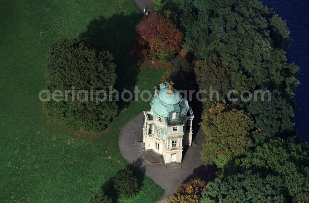 Aerial image Berlin - Belvedere im Schloß Charlottenburg. Das Belvedere war ursprünglich ein Teehaus und Aussichtsturm im nordöstlichen Teil des Parks des Charlottenburger Schlosses, nahe der Spree in Berlin. Das im Übergang vom barocken zum klassizistischen Stil erbaute dreigeschössige Gebäude wurde nach Plänen von Carl Gotthard Langhans 1788/89 für König Friedrich Wilhelm II. errichtet.