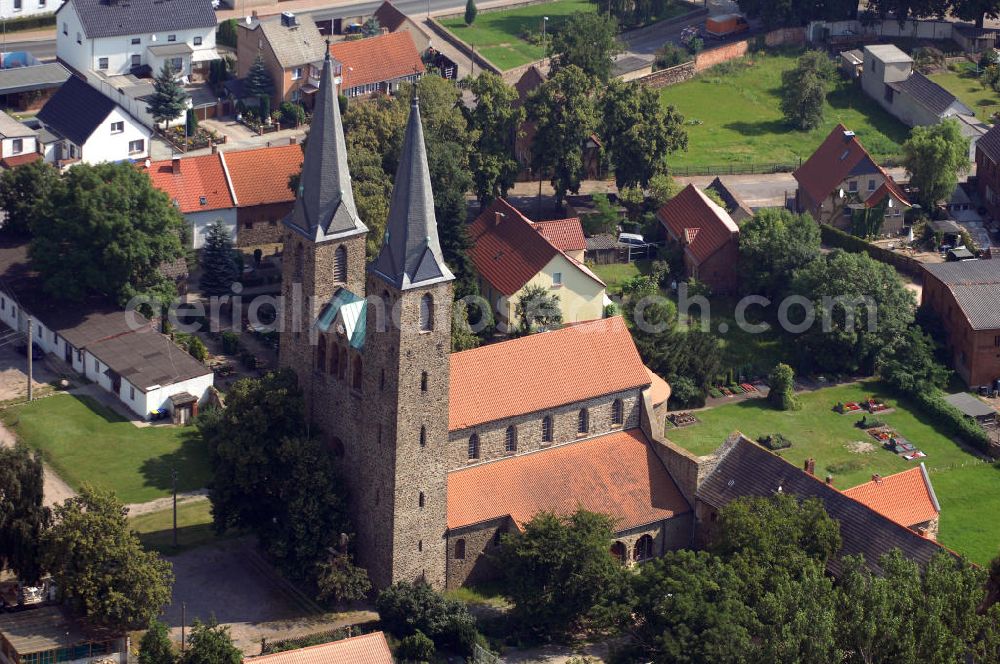 Aerial photograph Hillersleben - Strasse der Romanik, die durch Sachsen-Anhalt führt: Blick auf das Benediktinernonnenkloster, welches vermutlich in der 2. Hälfte des 10. Jahrhunderts gegründet wurde. Die Straße der Romanik verbindet die Dome, Burgen, Klöster und Kirchen die in der Zeit vom 10. bis Mitte des 13. Jahrhundert entstanden, und somit ein Zeichen der Christianisierung sind.