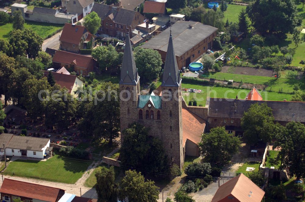 Aerial photograph Hillersleben - Strasse der Romanik, die durch Sachsen-Anhalt führt: Blick auf das Benediktinernonnenkloster, welches vermutlich in der 2. Hälfte des 10. Jahrhunderts gegründet wurde. Die Straße der Romanik verbindet die Dome, Burgen, Klöster und Kirchen die in der Zeit vom 10. bis Mitte des 13. Jahrhundert entstanden, und somit ein Zeichen der Christianisierung sind.