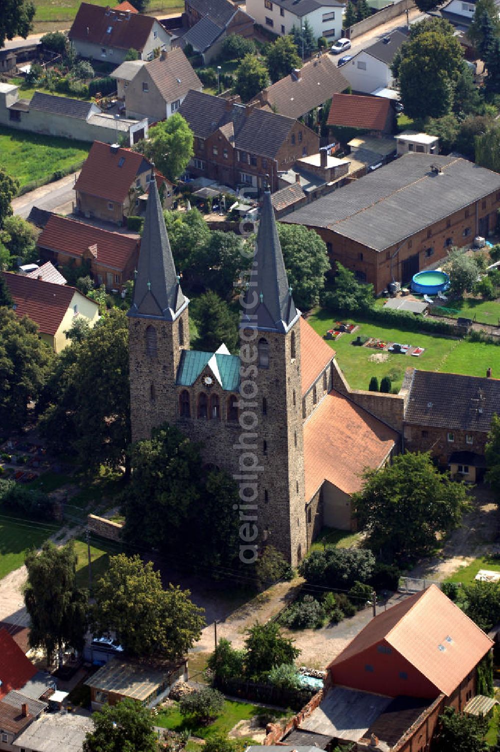 Hillersleben from above - Strasse der Romanik, die durch Sachsen-Anhalt führt: Blick auf das Benediktinernonnenkloster, welches vermutlich in der 2. Hälfte des 10. Jahrhunderts gegründet wurde. Die Straße der Romanik verbindet die Dome, Burgen, Klöster und Kirchen die in der Zeit vom 10. bis Mitte des 13. Jahrhundert entstanden, und somit ein Zeichen der Christianisierung sind.