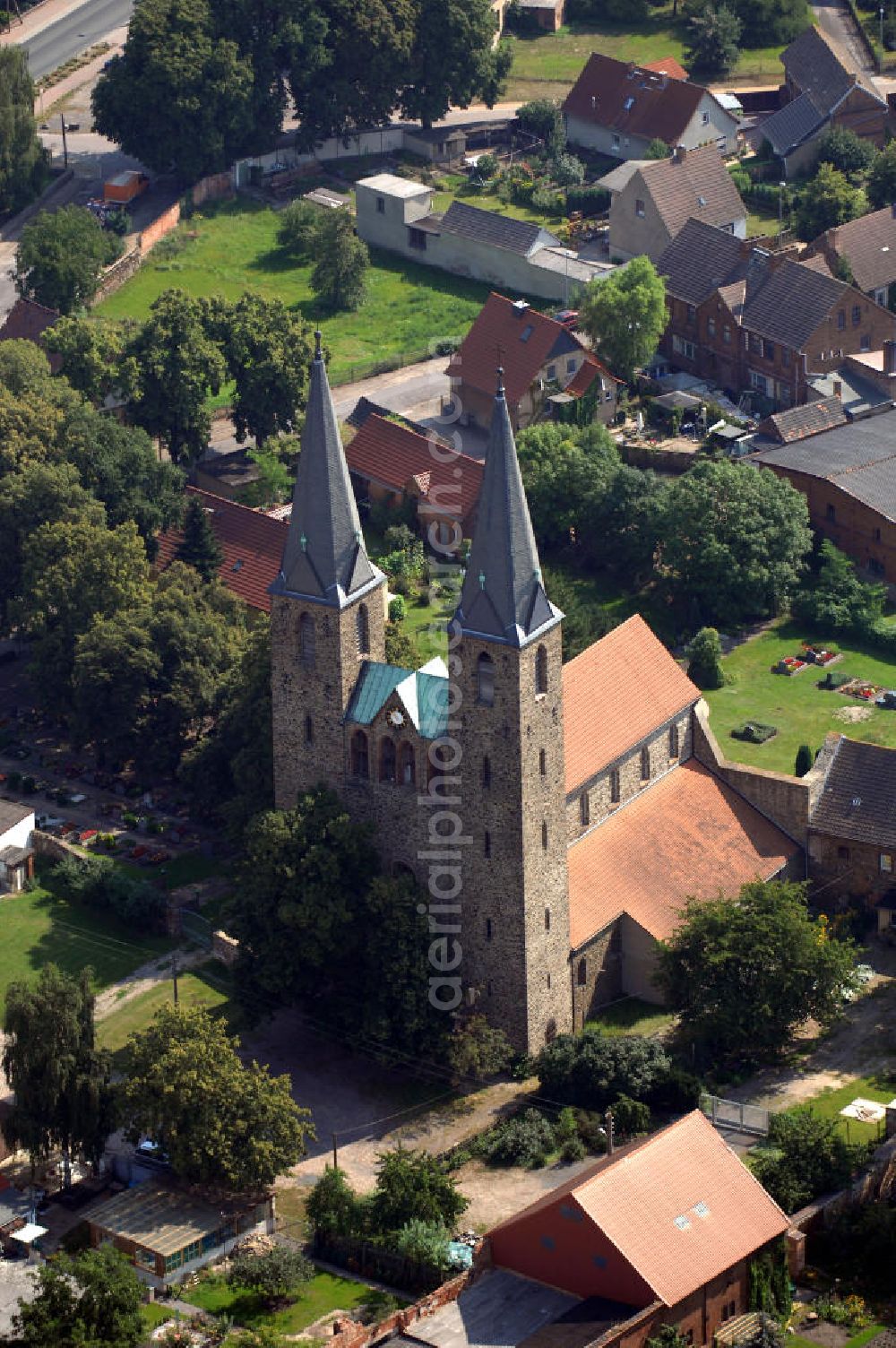 Hillersleben from the bird's eye view: Strasse der Romanik, die durch Sachsen-Anhalt führt: Blick auf das Benediktinernonnenkloster, welches vermutlich in der 2. Hälfte des 10. Jahrhunderts gegründet wurde. Die Straße der Romanik verbindet die Dome, Burgen, Klöster und Kirchen die in der Zeit vom 10. bis Mitte des 13. Jahrhundert entstanden, und somit ein Zeichen der Christianisierung sind.