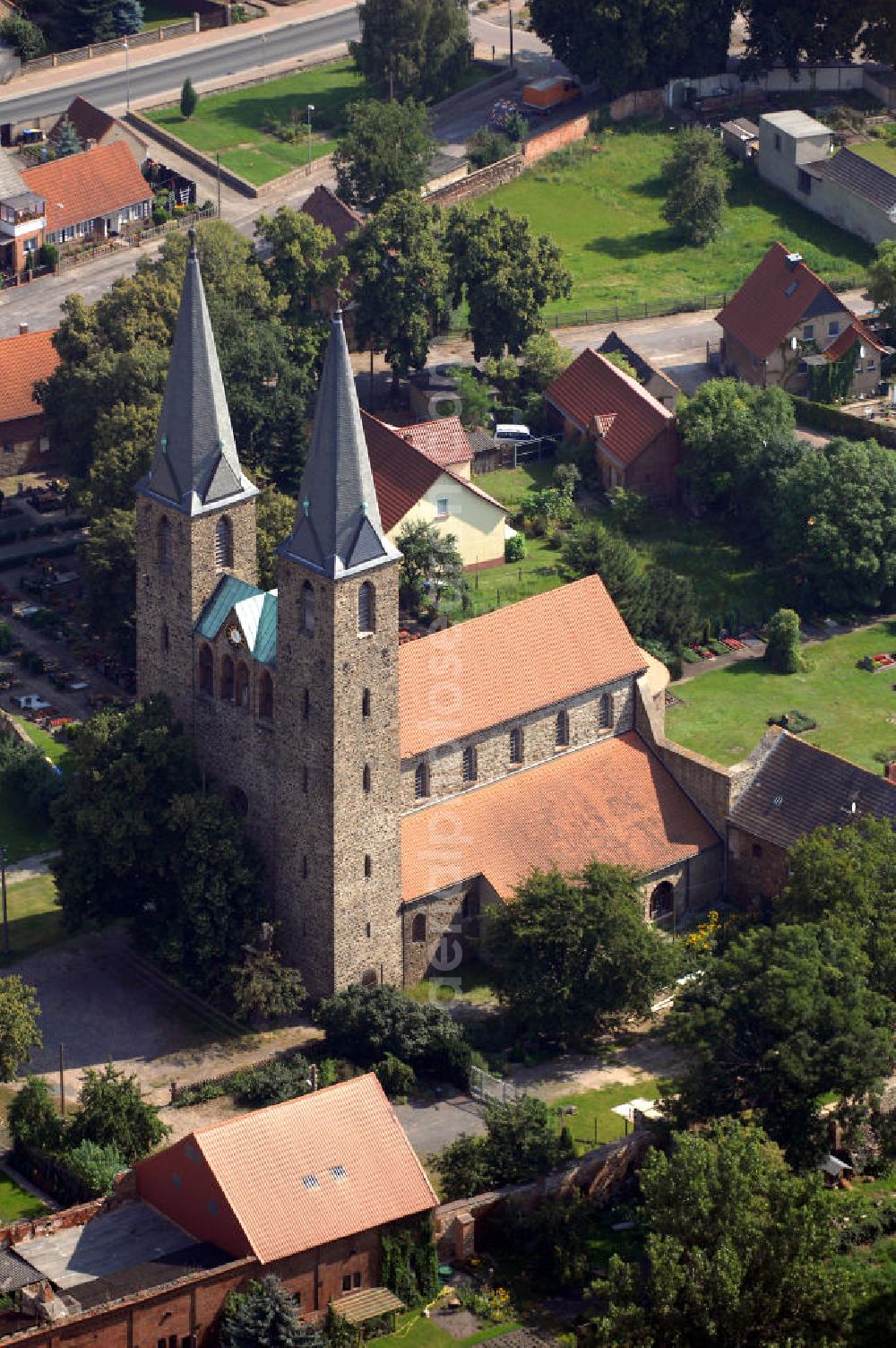 Aerial image Hillersleben - Strasse der Romanik, die durch Sachsen-Anhalt führt: Blick auf das Benediktinernonnenkloster, welches vermutlich in der 2. Hälfte des 10. Jahrhunderts gegründet wurde. Die Straße der Romanik verbindet die Dome, Burgen, Klöster und Kirchen die in der Zeit vom 10. bis Mitte des 13. Jahrhundert entstanden, und somit ein Zeichen der Christianisierung sind.