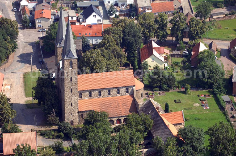 Aerial photograph Hillersleben - Strasse der Romanik, die durch Sachsen-Anhalt führt: Blick auf das Benediktinernonnenkloster, welches vermutlich in der 2. Hälfte des 10. Jahrhunderts gegründet wurde. Die Straße der Romanik verbindet die Dome, Burgen, Klöster und Kirchen die in der Zeit vom 10. bis Mitte des 13. Jahrhundert entstanden, und somit ein Zeichen der Christianisierung sind.