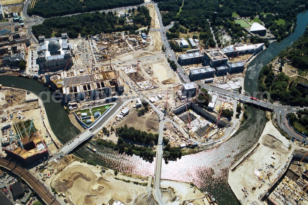 Aerial photograph Berlin - In the summer of 1999, the environment of the Berlin Reichstag is a building site. Just completed is the Bundestag Kita. The Paul-Loebe-Haus is incurred. From the Marie-Elisabeth-Lueders-Haus just the foundation walls can be discerned. Architect of the Bundestag - the new building is Stepahn Braunfels