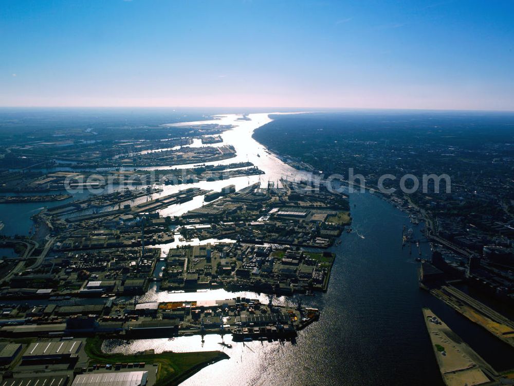 Hamburg from above - 02.06.2010 Hamburg Blick über den C. Steinweg (Süd-West Terminal), das Shell Lubricants Centre (Grasbrook North und South), die KG Norderwerft GmbH u. Co., das Theater im Hafen und die KRAEFT LOGISTIK GmbH. View over the C. Steinweg (Süd-West Terminal), the Shell Lubricants Centre (Grasbrook North and South), the KG Norderwerft GmbH u. Co., the Theater im Hafen and the KRAEFT LOGISTIK GmbH.