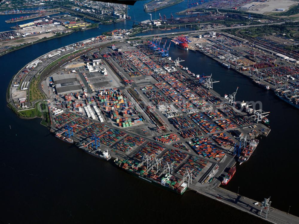 Hamburg from the bird's eye view: Blick über den Containerterminal Burchardkai, den Park Hafen, den Vopak Dupeg Terminal, den Petroleumhafen und den Waltersdorfer Hafen. View over the Containerterminal Burchardkai, the Park Hafen, the Vopak Dupeg Terminal, the Petroleumhafen and the Waltersdorfer Hafen.