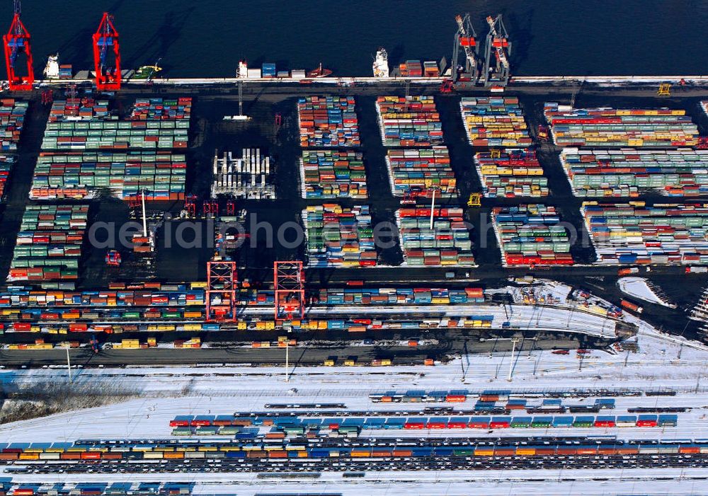 Aerial photograph Hamburg - Blick über den Containerterminal Burchardkai, den Containerterminal Burchardka, den Park Hafen, den Vopak Dupeg Terminal und den Waltersdorfer Hafen. View over the Containerterminal Burchardkai, the Containerterminal Burchardka, the Park Hafen, the Vopak Dupeg Terminal and the Waltersdorfer Hafen.