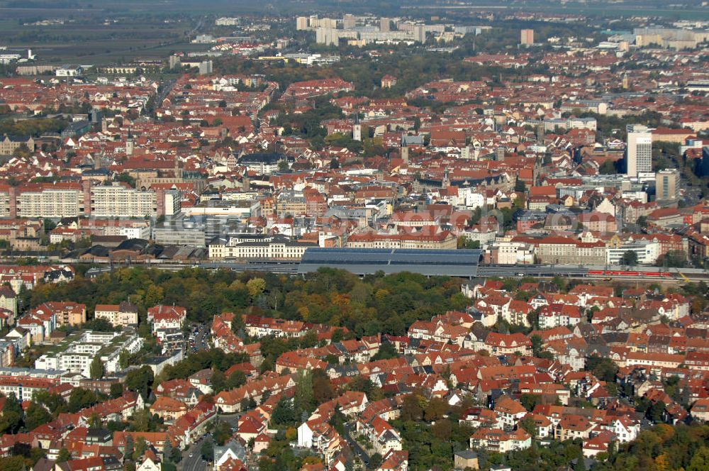 Aerial photograph Erfurt - Blick auf die Löbervorstadt, den Hauptbahhof und die Altstadt.