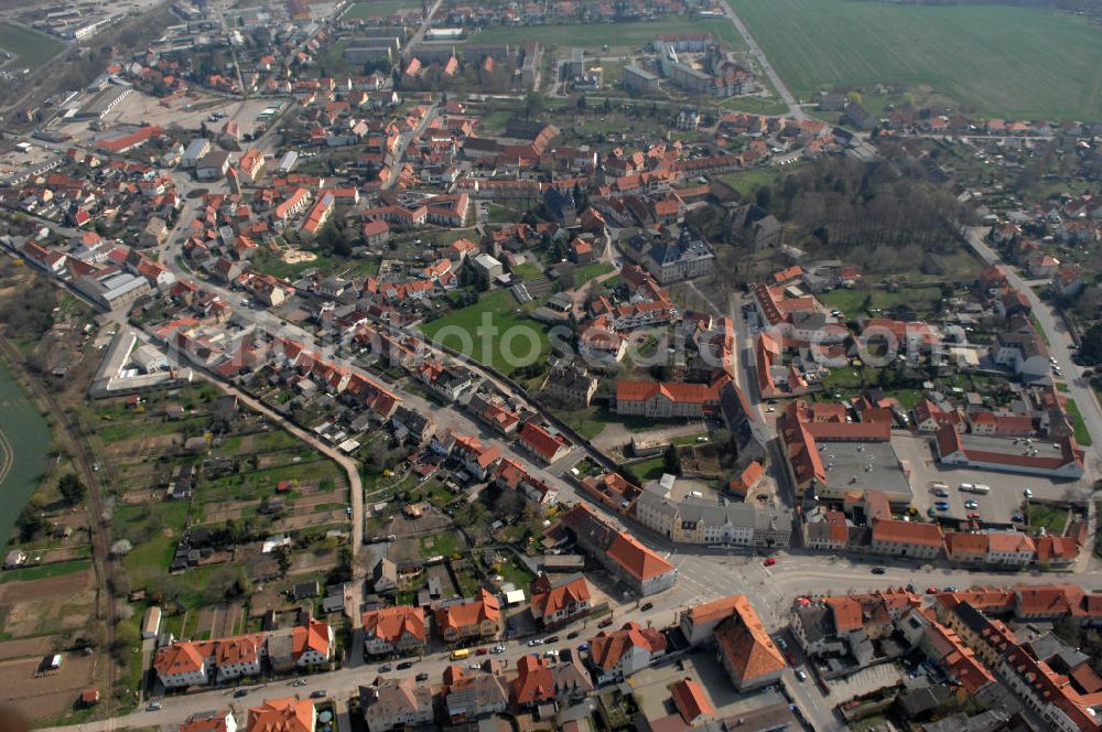 Ballenstedt from above - Blick auf Ballenstedt im Landkreis Harz. Zu der Stadt gehört auch der Ort Bode-Selke-Aue und liegt ca. 10 km von Quedlinbunrg entfernt. Ballenstedt wurde im Jahr 1030 zum ersten Mal urkundlich erwähnt und liegt an der Straße der Romantik. Der Ort ca. 7.605 Einwohner. Besonders sehenswert sind das Schloss und das Schlosstheater. PLZ 06493