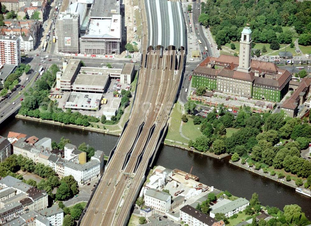 Berlin - Spandau from above - Bereich am Bahnhof Berlin - Spandau mit der neuen Havelbrücke.