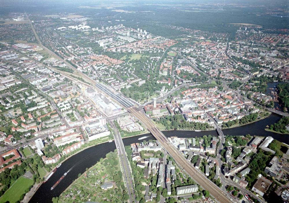 Aerial image Berlin - Spandau - Bereich am Bahnhof Berlin - Spandau mit der neuen Havelbrücke.