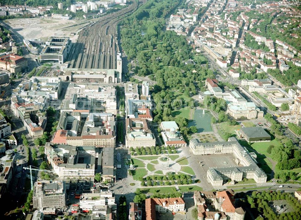 Stuttgart from the bird's eye view: Bereich am Stuttgarter Hauptbahnhof mit dem Schloßplatz.