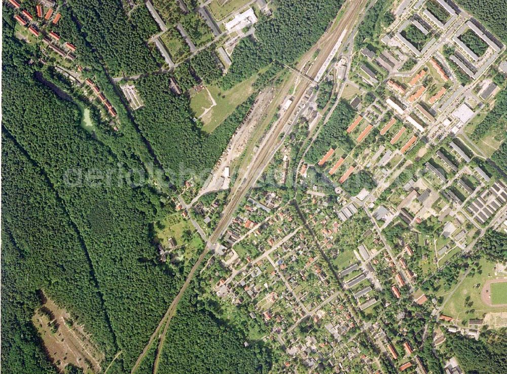 Strausberg- Brandenburg from the bird's eye view: Bereich Vorstadt Strausberg aus 8000 ft Höhe in der 90-Grad-Perspektive.