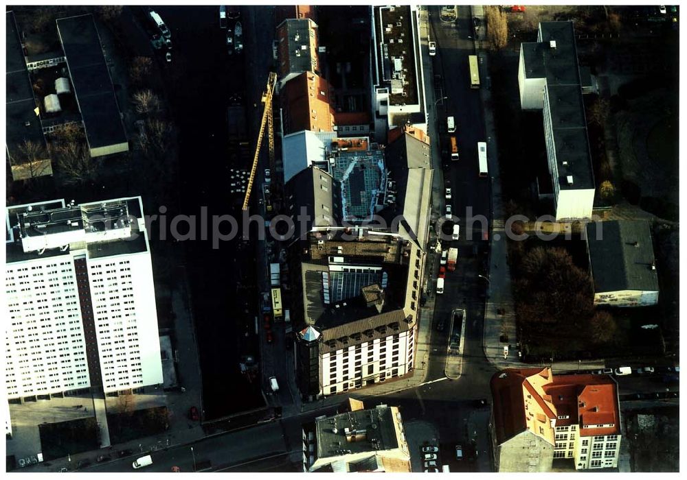 Berlin from above - Bereich Wallstraße, Fischerinsel in Berlin - Mitte mit dem Umbau des Büro- und Geschäftshauses an der Wallstraße 76-79 und Märkisches Ufer Nr. 6/8 zur Australischen Botschaft, der Property group department of finance and administration. Ein Projekt der Firma FÜSSLER GmbH & Co (Weinbrennerstraße 18 in 76135 Karlsruhe, Tel.: 0721-85004133) 02.12.2002