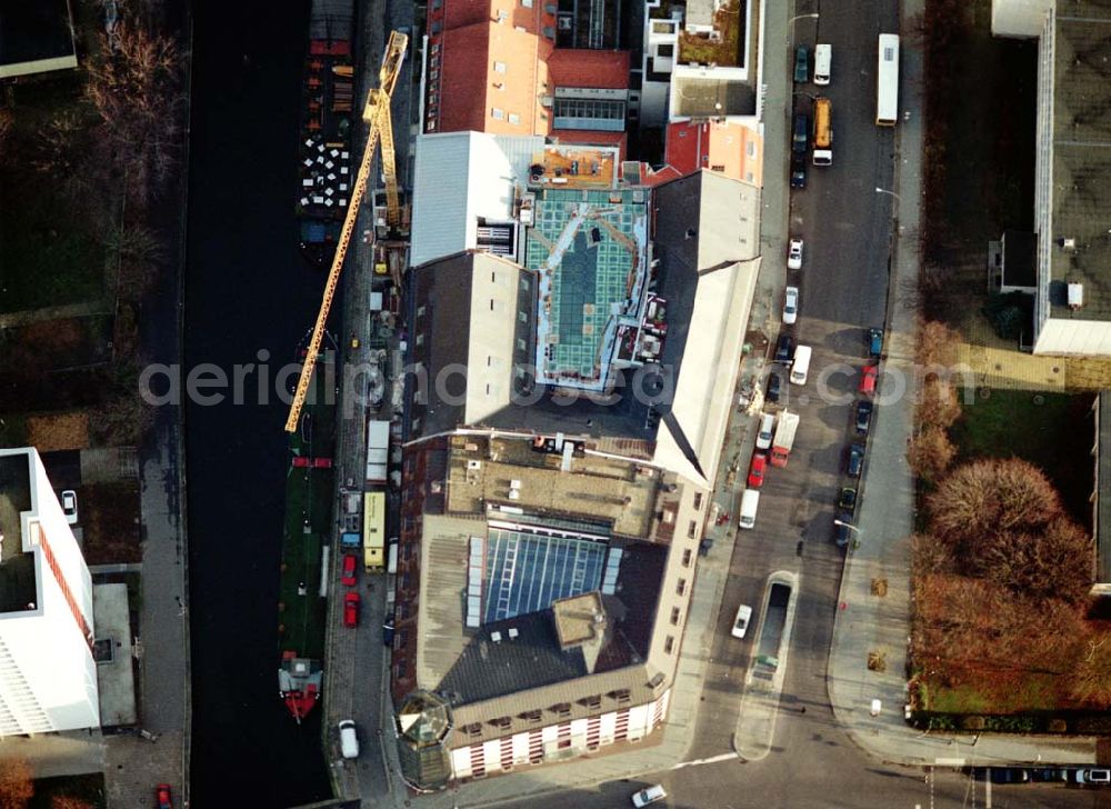 Berlin from the bird's eye view: Bereich Wallstraße, Fischerinsel in Berlin - Mitte mit dem Umbau des Büro- und Geschäftshauses an der Wallstraße 76-79 und Märkisches Ufer Nr. 6/8 zur Australischen Botschaft, der Property group department of finance and administration. Ein Projekt der Firma FÜSSLER GmbH & Co (Weinbrennerstraße 18 in 76135 Karlsruhe, Tel.: 0721-85004133)