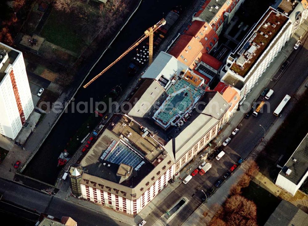 Berlin from the bird's eye view: Bereich Wallstraße, Fischerinsel in Berlin - Mitte mit dem Umbau des Büro- und Geschäftshauses an der Wallstraße 76-79 und Märkisches Ufer Nr. 6/8 zur Australischen Botschaft, der Property group department of finance and administration. Ein Projekt der Firma FÜSSLER GmbH & Co (Weinbrennerstraße 18 in 76135 Karlsruhe, Tel.: 0721-85004133)