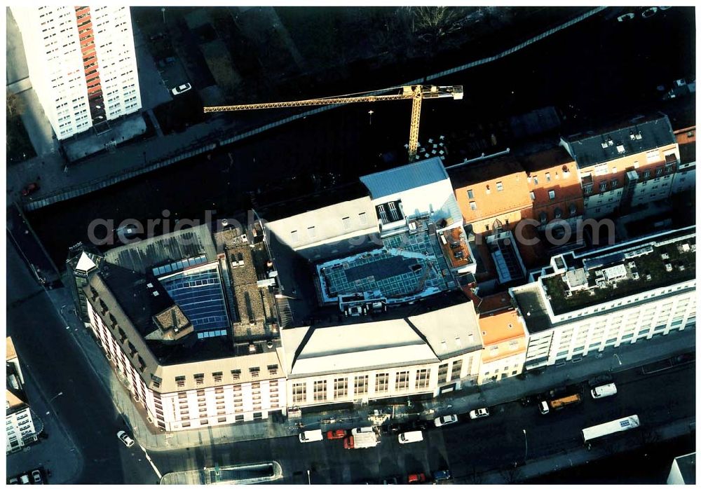 Aerial image Berlin - Bereich Wallstraße, Fischerinsel in Berlin - Mitte mit dem Umbau des Büro- und Geschäftshauses an der Wallstraße 76-79 und Märkisches Ufer Nr. 6/8 zur Australischen Botschaft, der Property group department of finance and administration. Ein Projekt der Firma FÜSSLER GmbH & Co (Weinbrennerstraße 18 in 76135 Karlsruhe, Tel.: 0721-85004133) 02.12.02