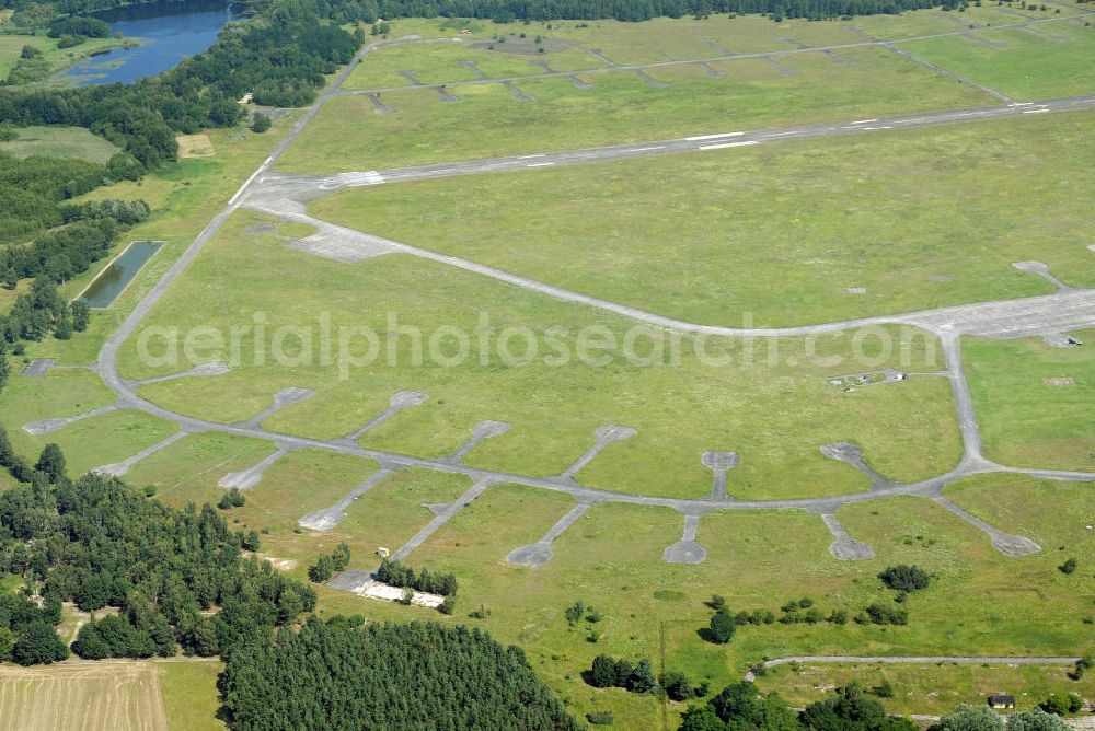 Aerial image BRANDENBURG BRIEST - Blick auf als Gewerbeflächen genutzte Bereiche des alten NVA / Bundeswehr - Flugplatz Briest. Die Grundstückseigentümerin Bundesanstalt für Immobilienaufgaben (Bima) will hier einen Solarenergie-Produzenten ansiedeln. View of commercial space used as parts of the old army / armed forces - the airport Briest.