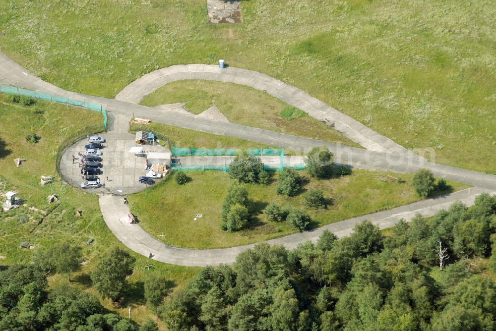 BRANDENBURG BRIEST from the bird's eye view: Blick auf als Gewerbeflächen genutzte Bereiche des alten NVA / Bundeswehr - Flugplatz Briest. Die Grundstückseigentümerin Bundesanstalt für Immobilienaufgaben (Bima) will hier einen Solarenergie-Produzenten ansiedeln. View of commercial space used as parts of the old army / armed forces - the airport Briest.